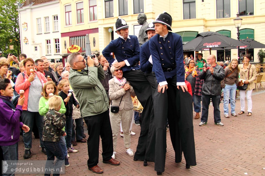 2011-07-03 Theater Irrwisch - The Bobbies (Deventer Op Stelten) 004